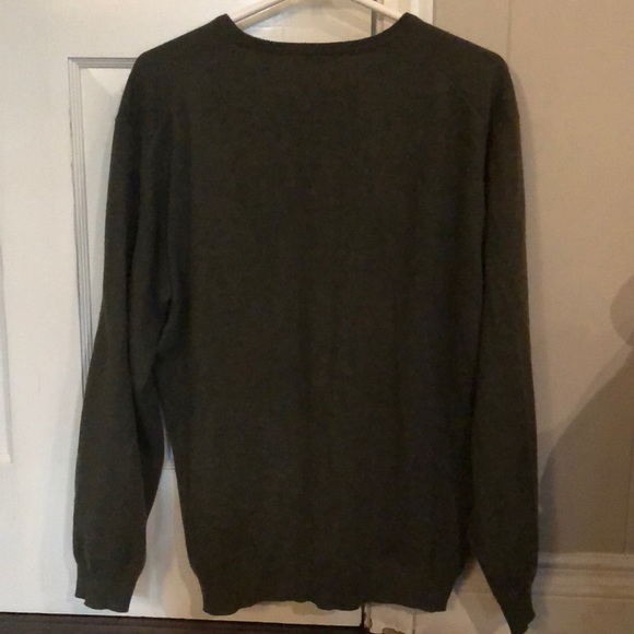 BARELY WORN 100% CASHMERE MENS V-NECK SWEATER - Picture 3 of 3